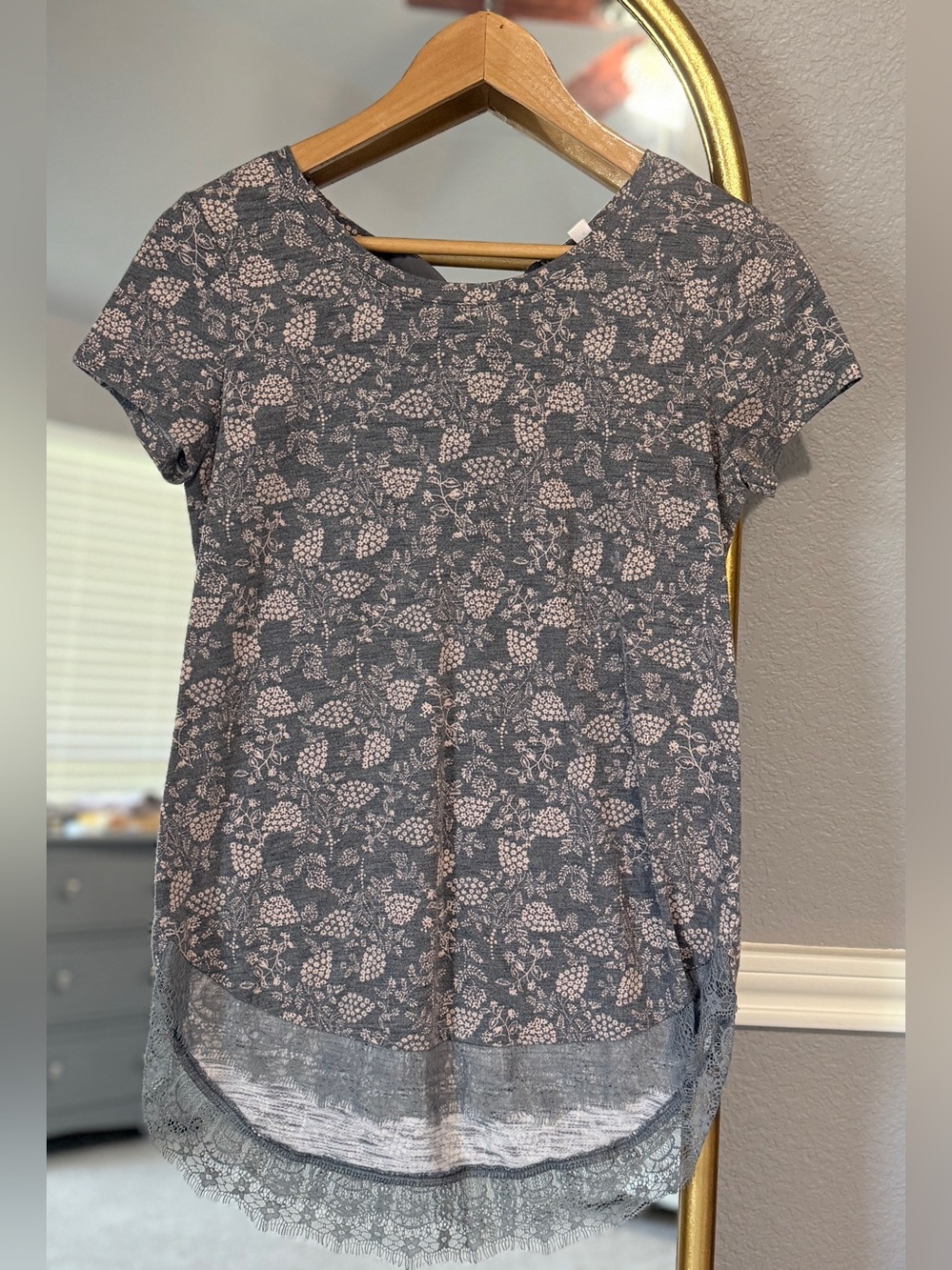LC Laura Conrad lace top